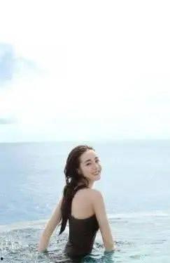 关晓彤泳衣照片,夏日风情尽展青春活力